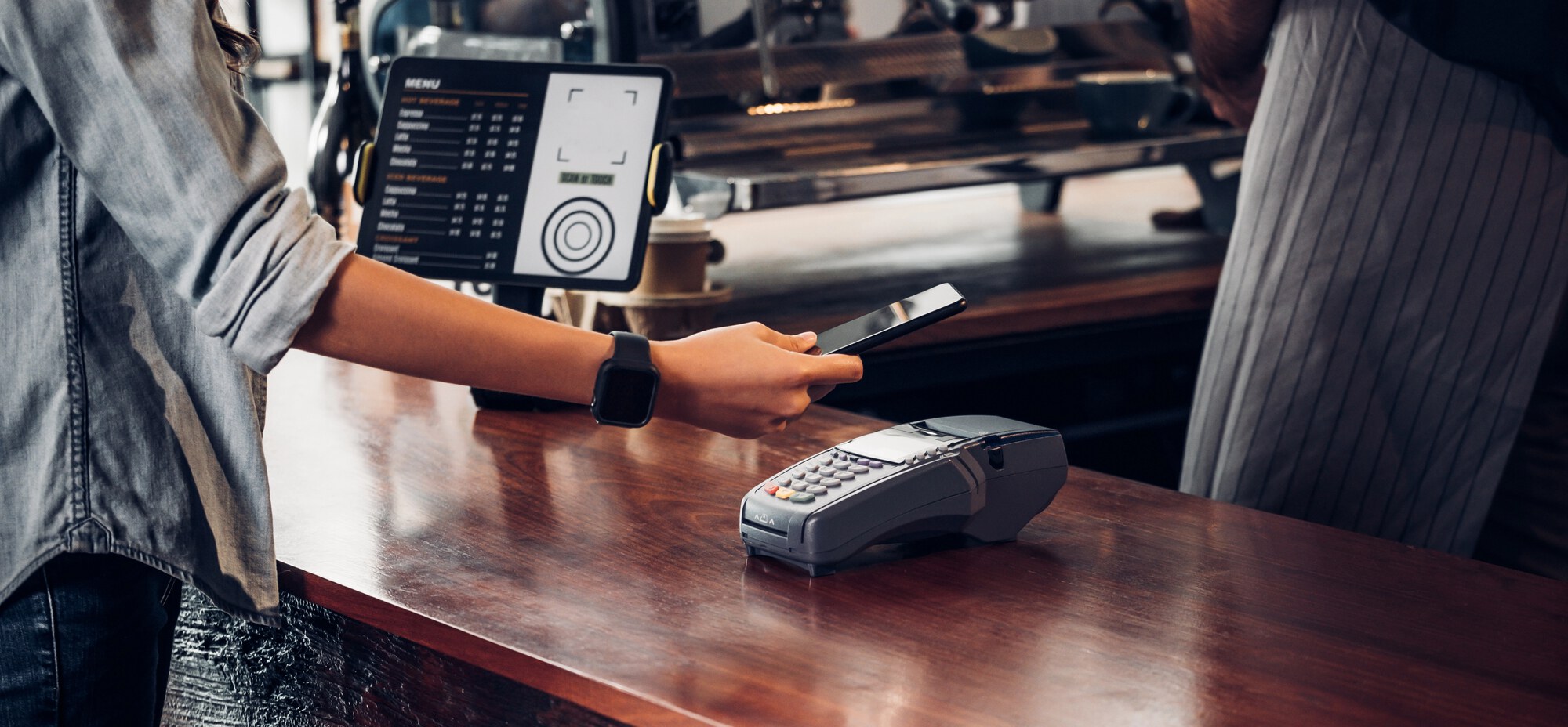 Customer making a contactless payment at a retail checkout